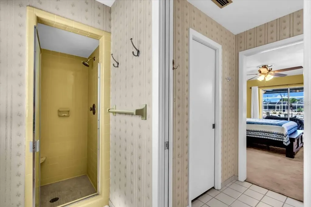 3816 Royal Palm Drive Bradenton FL 34210
