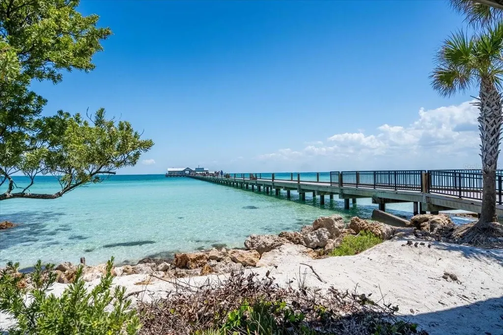 3816 Royal Palm Drive Bradenton FL 34210
