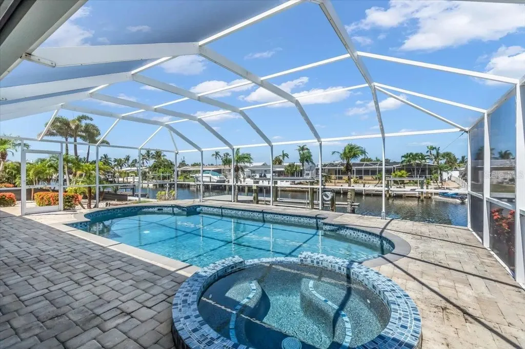 3816 Royal Palm Drive Bradenton FL 34210