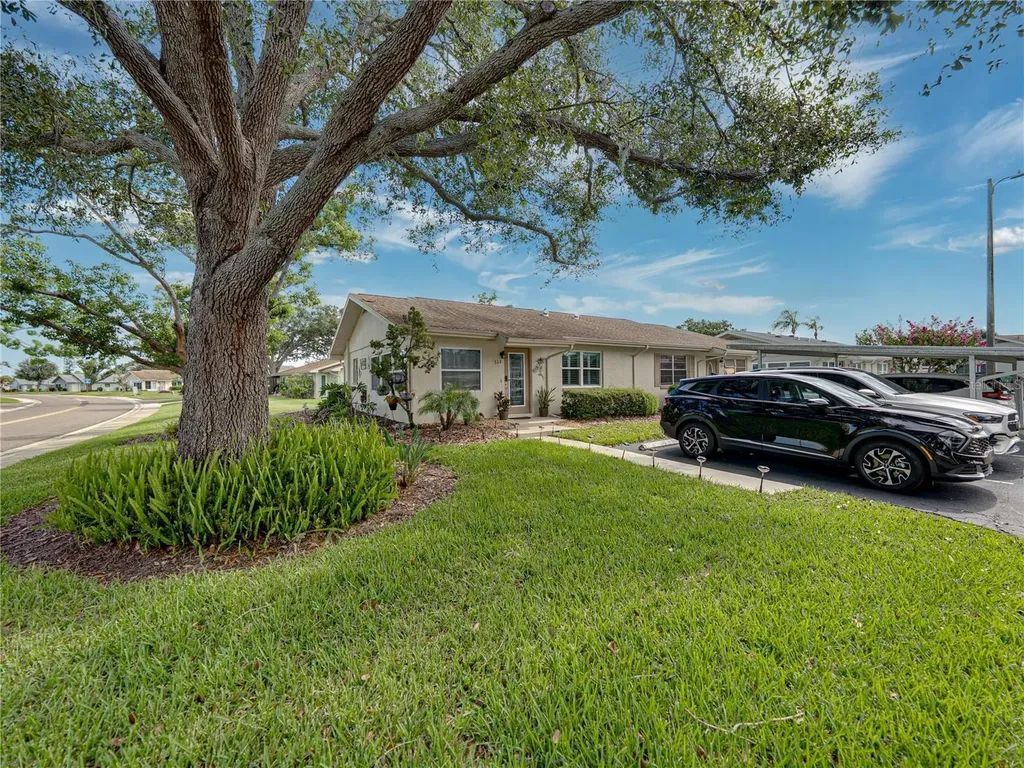 322 Gloucester Boulevard Sun City Center FL 33573