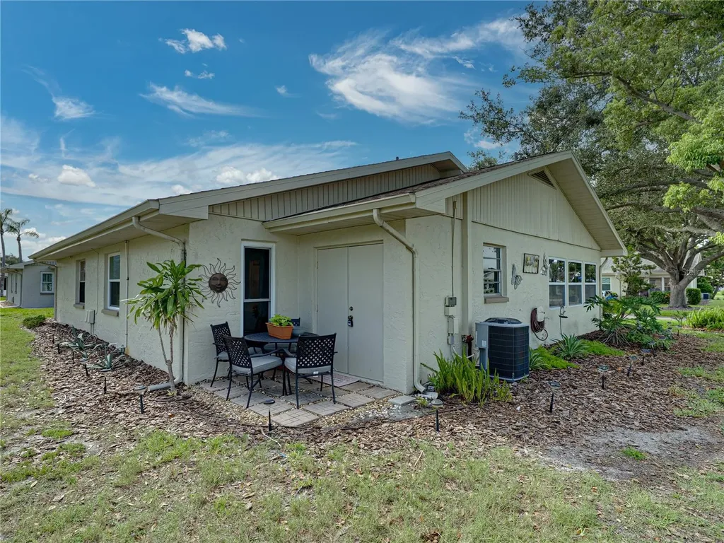 322 Gloucester Boulevard Sun City Center FL 33573