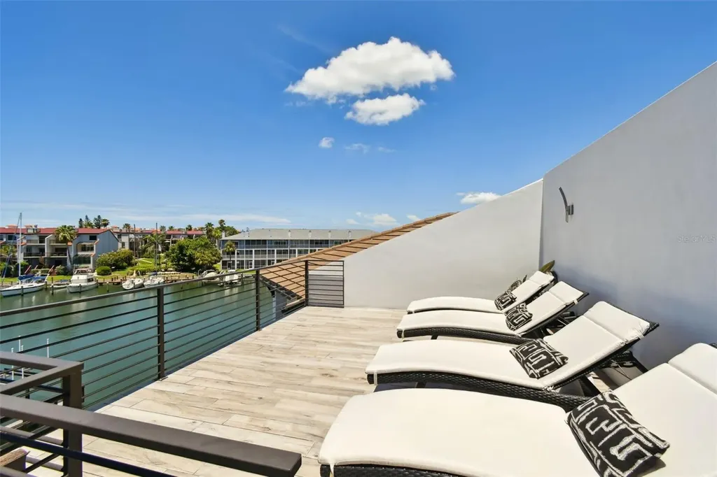 206 6th Street E Tierra Verde FL 33715