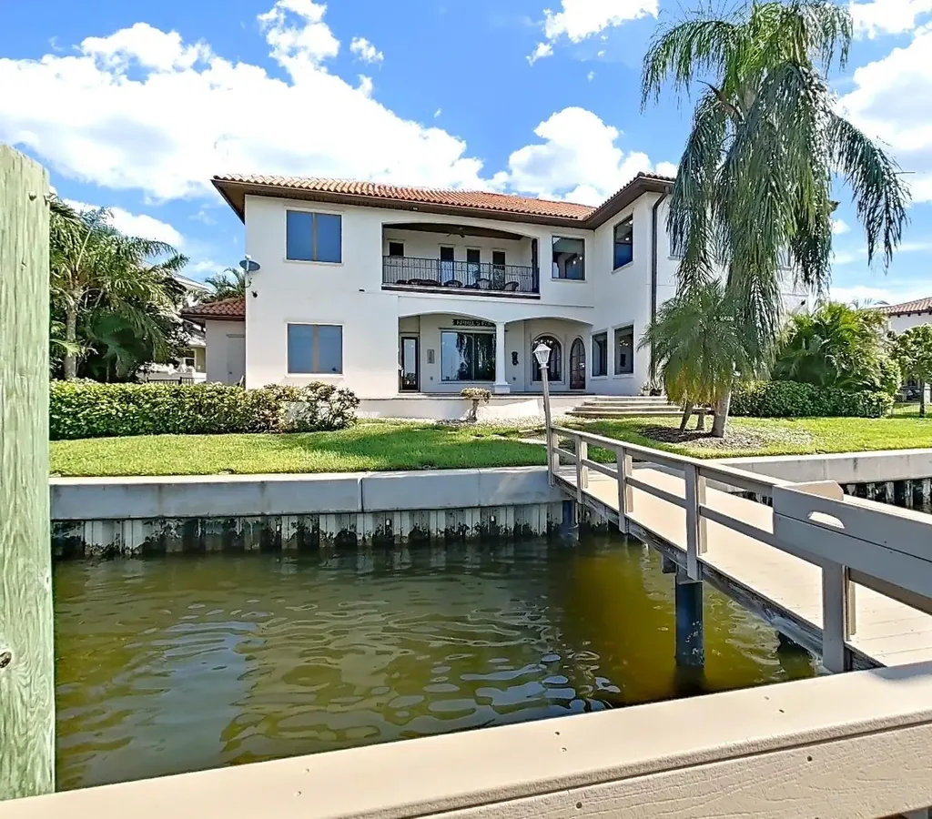 1097 Eden Isle Drive NE St Petersburg FL 33704