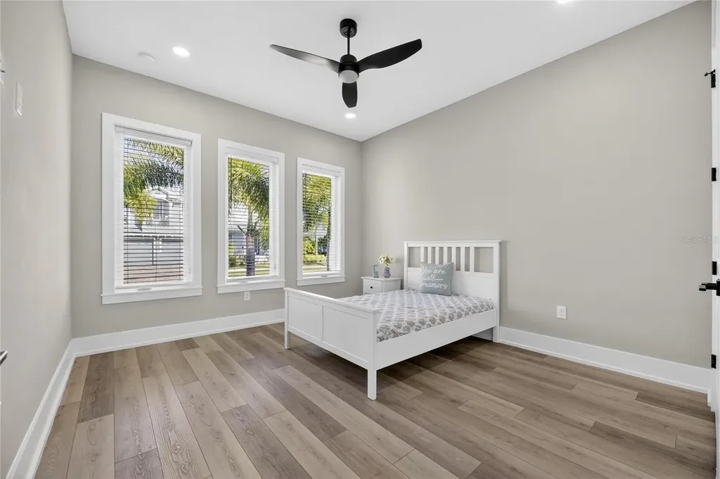 614 Pinckney Drive Apollo Beach FL 33572