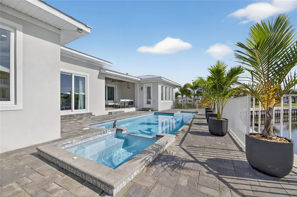 614 Pinckney Drive Apollo Beach FL 33572