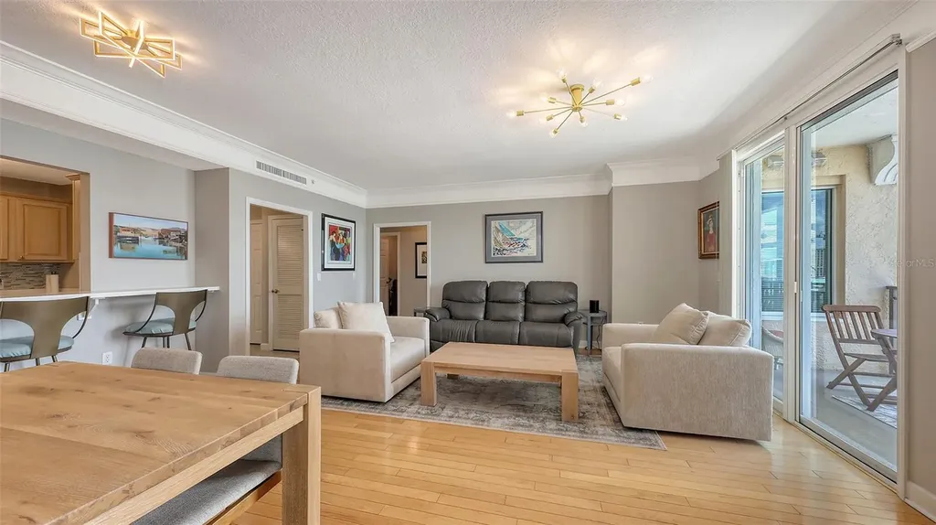 750 N Tamiami Trail Sarasota FL 34236