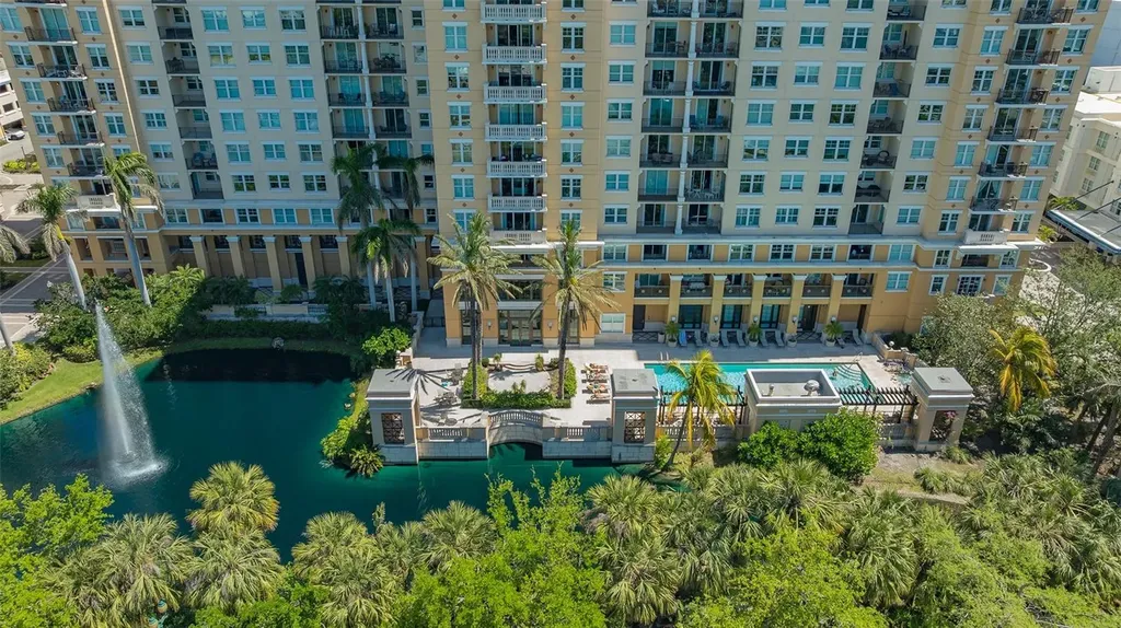 750 N Tamiami Trail Sarasota FL 34236