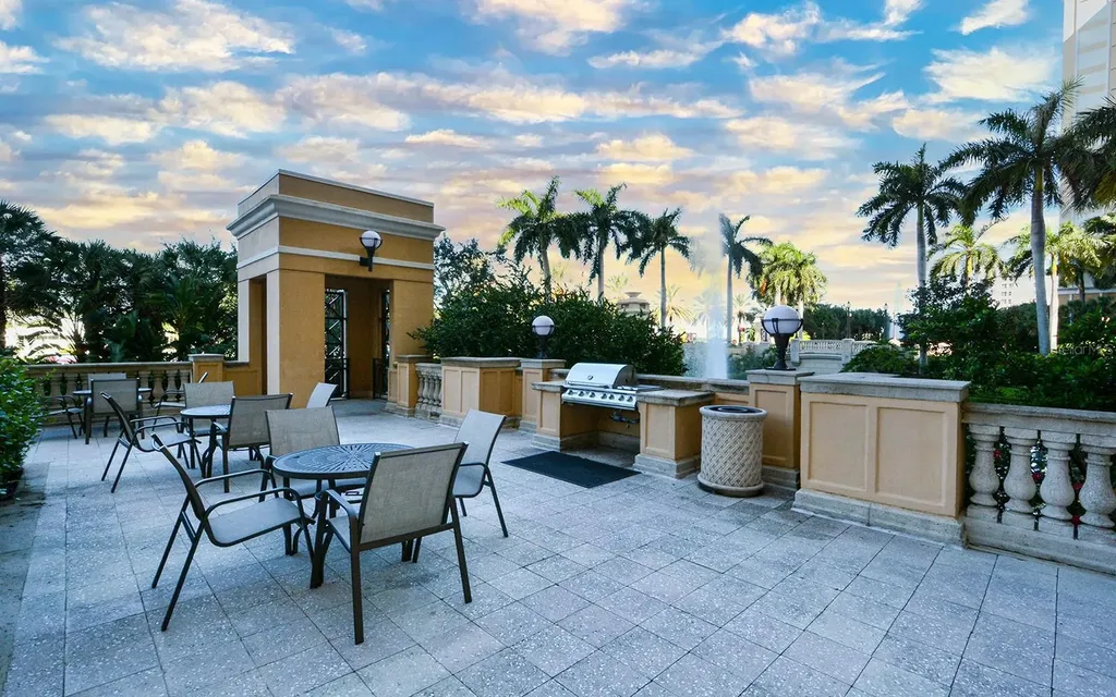 750 N Tamiami Trail Sarasota FL 34236