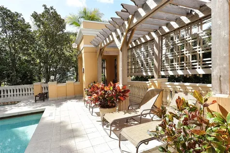 750 N Tamiami Trail Sarasota FL 34236