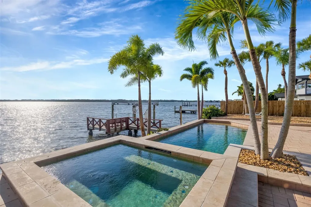 8400 35th Avenue N St Petersburg FL 33710