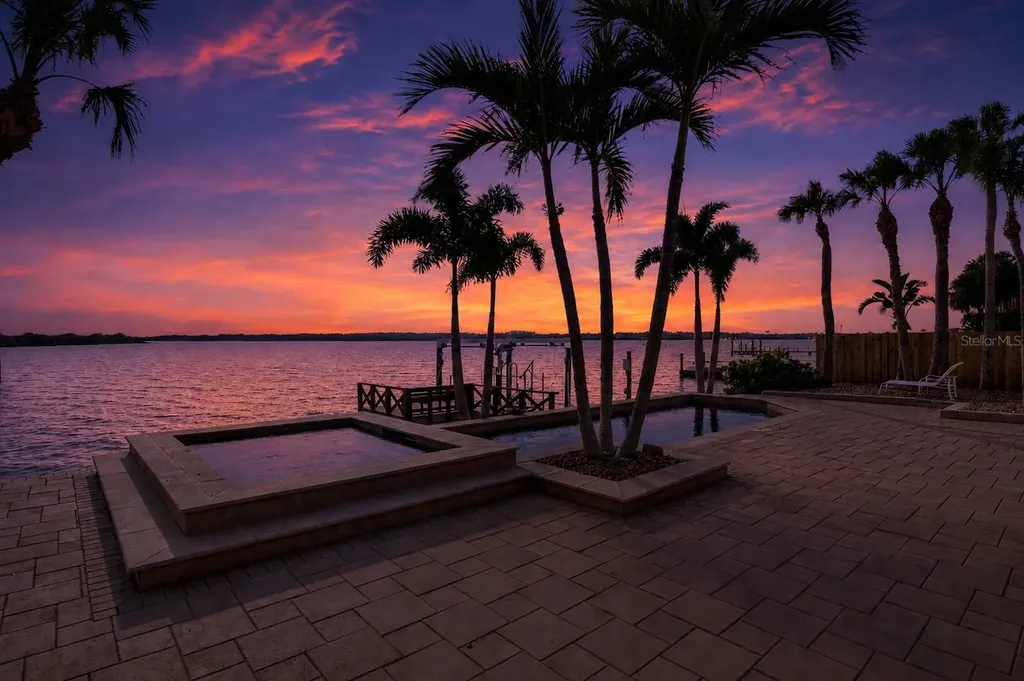 8400 35th Avenue N St Petersburg FL 33710