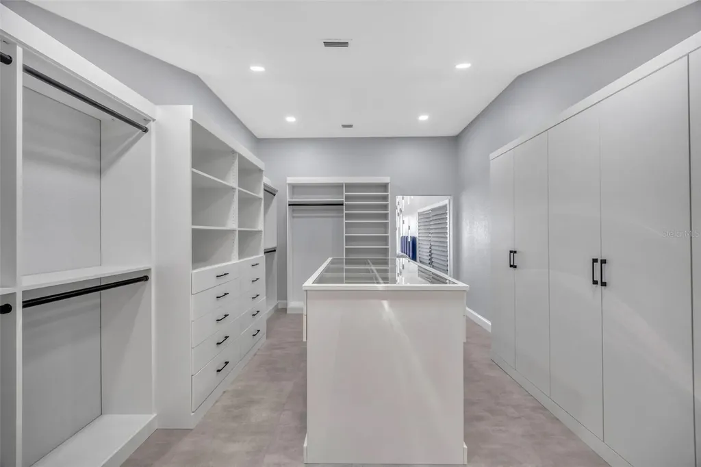 8400 35th Avenue N St Petersburg FL 33710