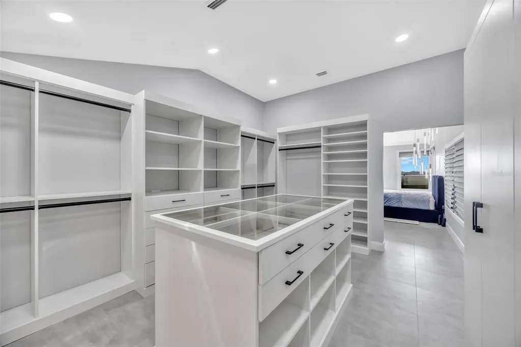 8400 35th Avenue N St Petersburg FL 33710