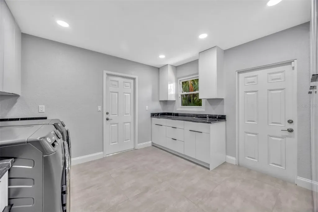 8400 35th Avenue N St Petersburg FL 33710