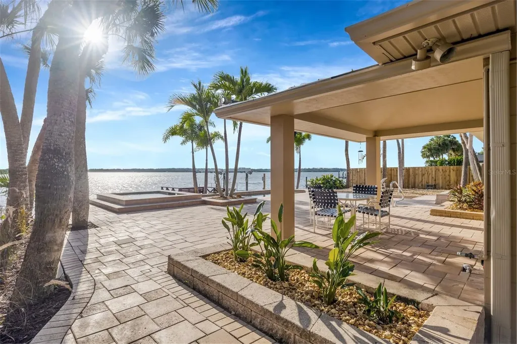 8400 35th Avenue N St Petersburg FL 33710