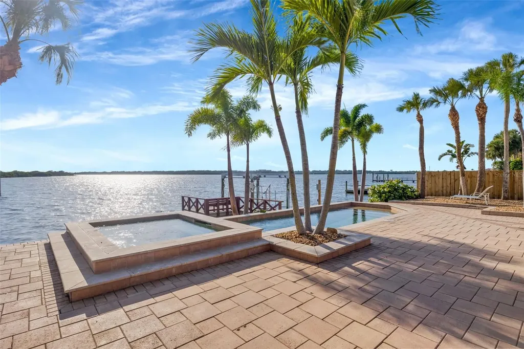 8400 35th Avenue N St Petersburg FL 33710
