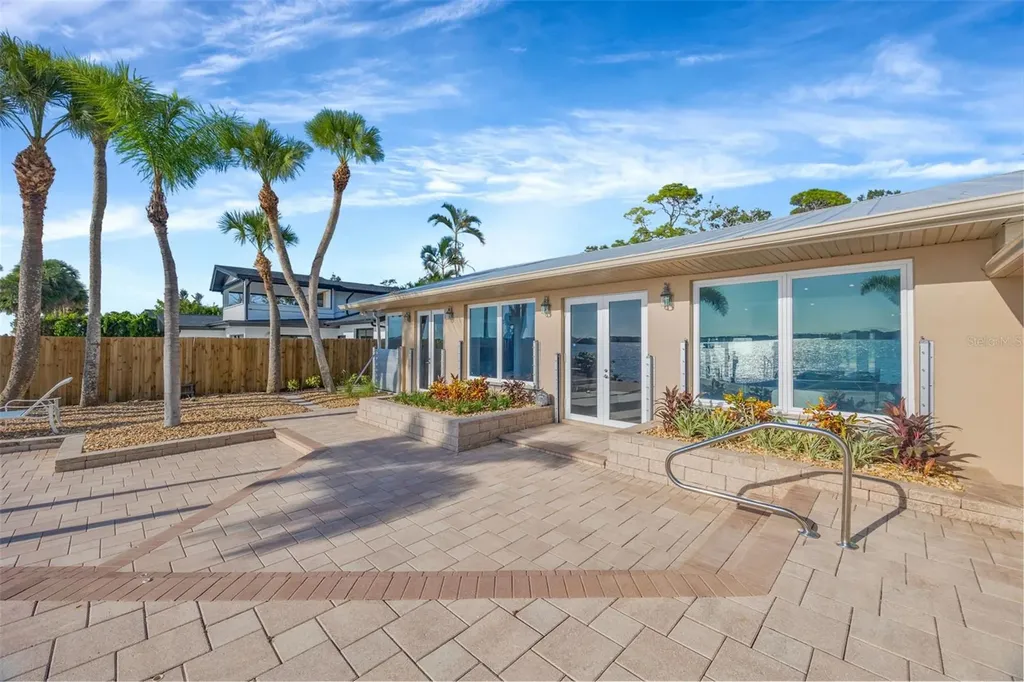 8400 35th Avenue N St Petersburg FL 33710