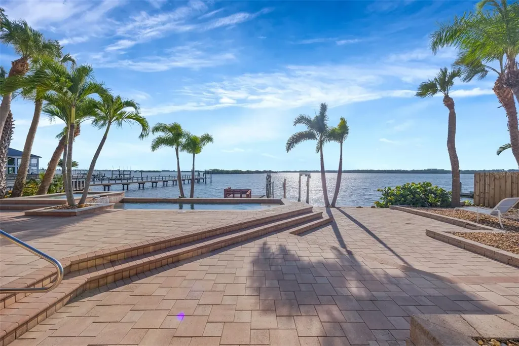 8400 35th Avenue N St Petersburg FL 33710