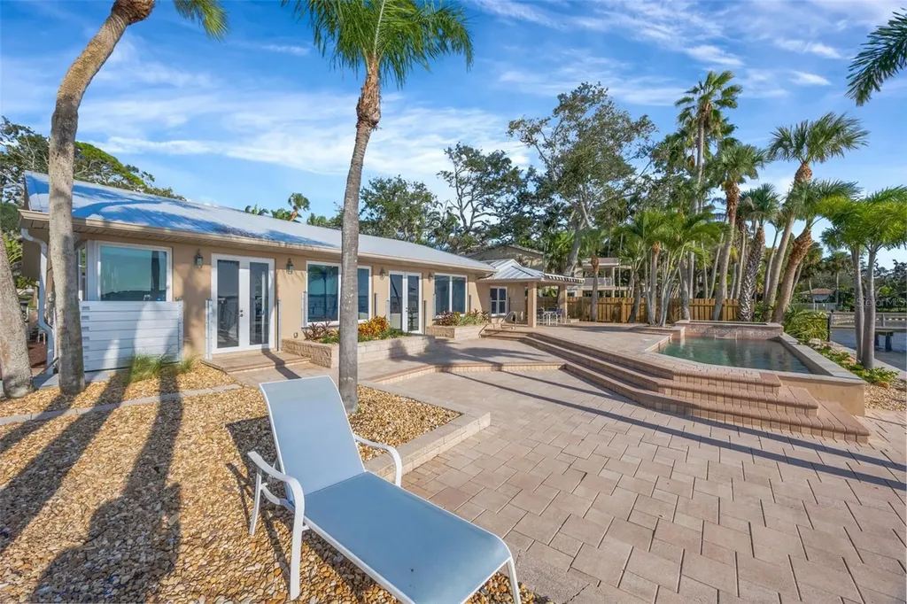 8400 35th Avenue N St Petersburg FL 33710