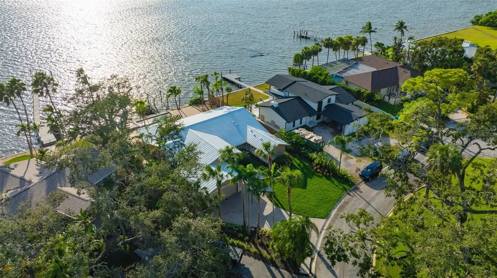 8400 35th Avenue N St Petersburg FL 33710