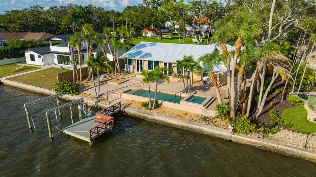 8400 35th Avenue N St Petersburg FL 33710