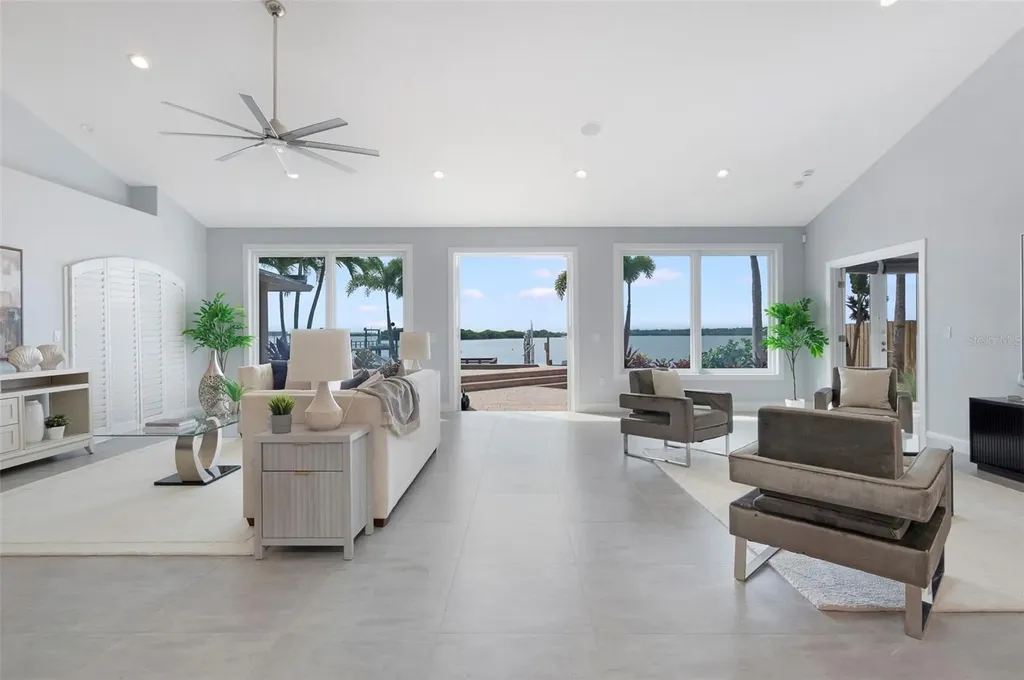 8400 35th Avenue N St Petersburg FL 33710