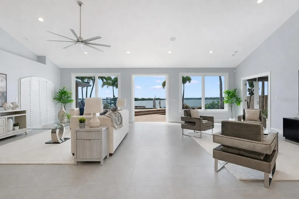 8400 35th Avenue N St Petersburg FL 33710