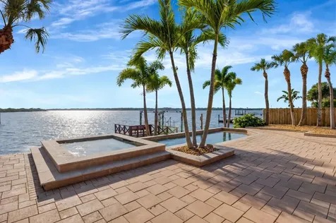 8400 35th Avenue N St Petersburg FL 33710