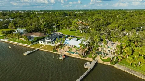 8400 35th Avenue N St Petersburg FL 33710