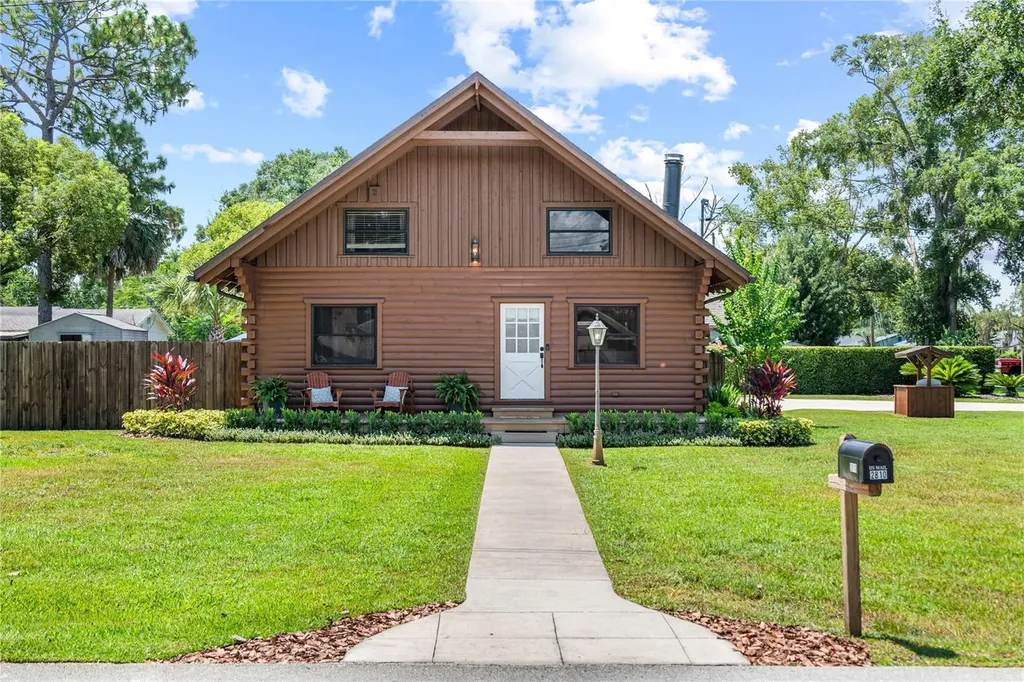 2810 Pine Avenue Apopka FL 32703