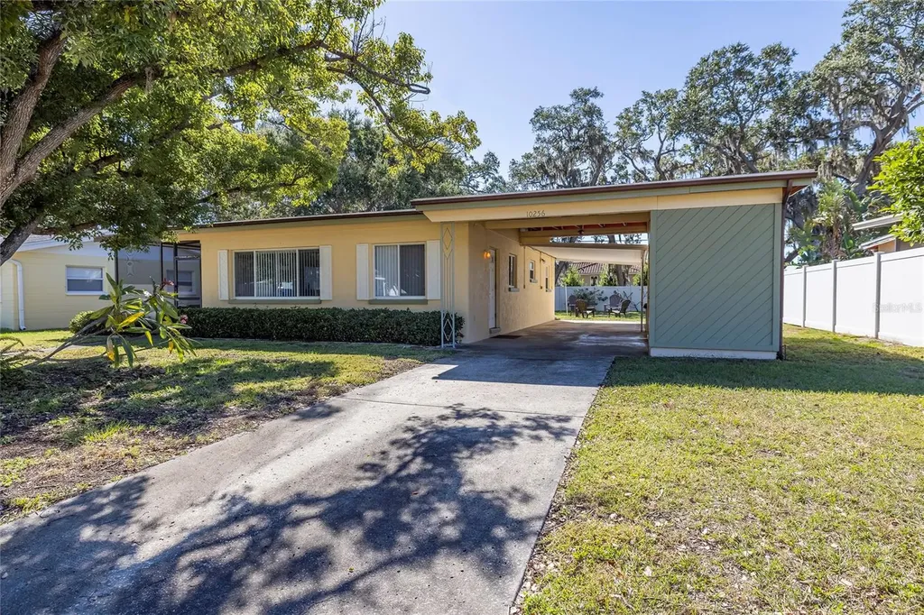 10256 51st Avenue N St Petersburg FL 33708