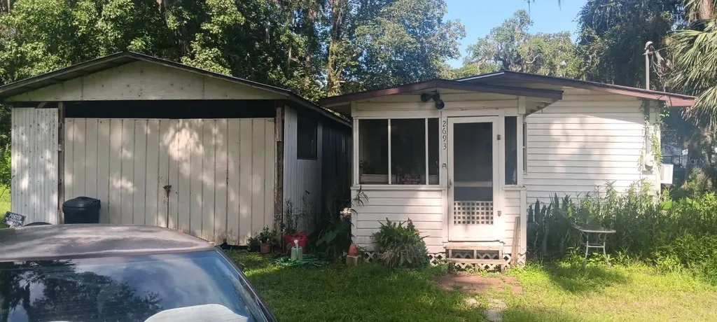 2693 Cr 426f Lake Panasoffkee FL 33538