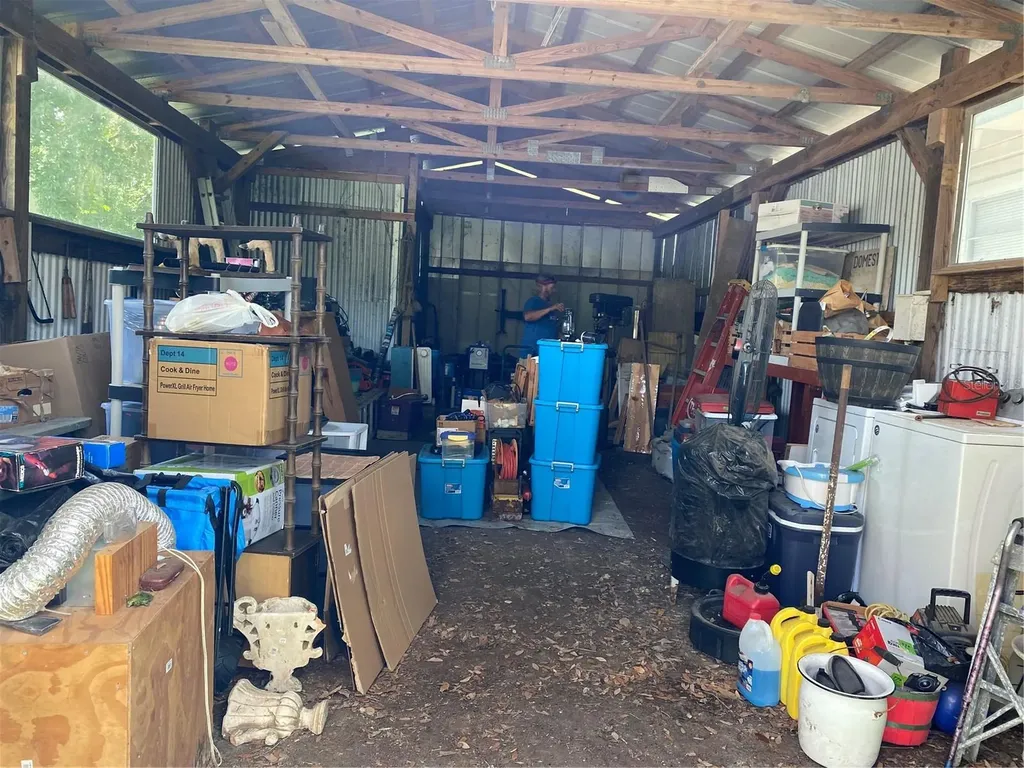 2693 Cr 426f Lake Panasoffkee FL 33538