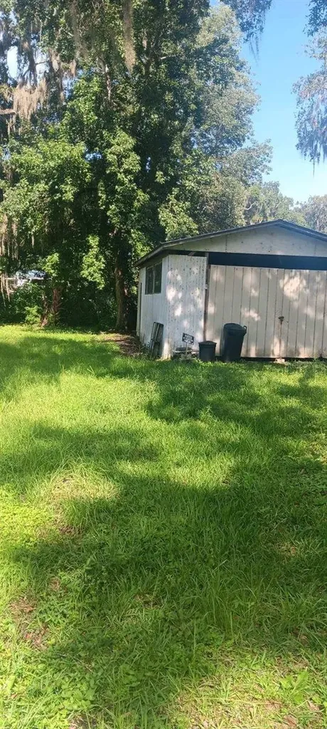 2693 Cr 426f Lake Panasoffkee FL 33538
