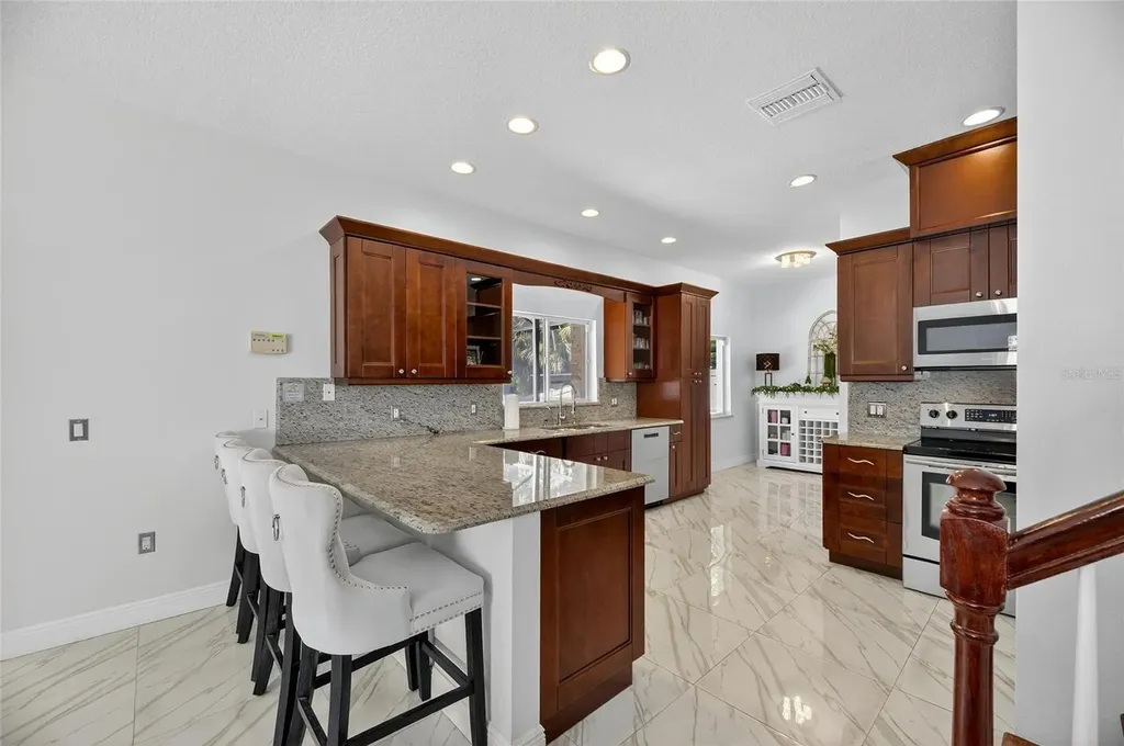 382 Rosalind Lane Oldsmar FL 34677