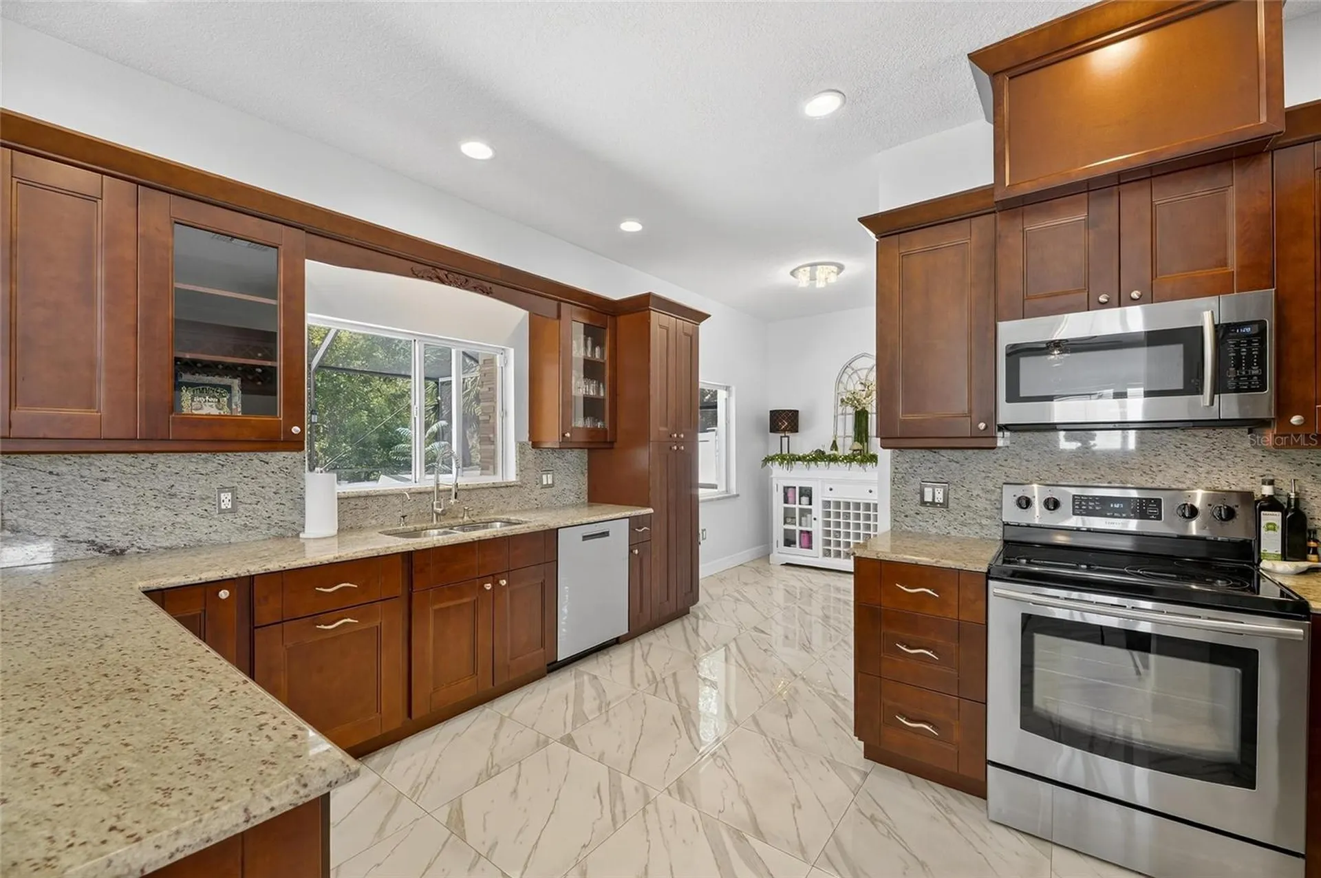 382 Rosalind Lane Oldsmar FL 34677