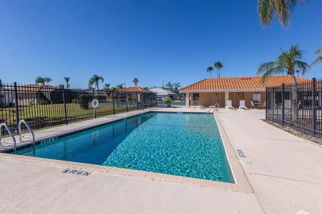 3720 72nd Avenue Circle E Sarasota FL 34243
