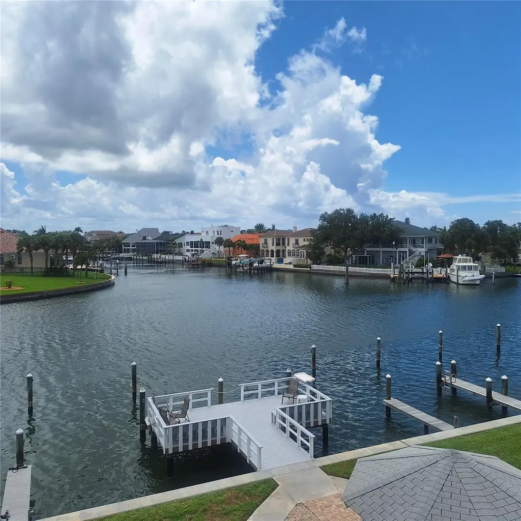 719 Pinellas Bayway S Tierra Verde FL 33715