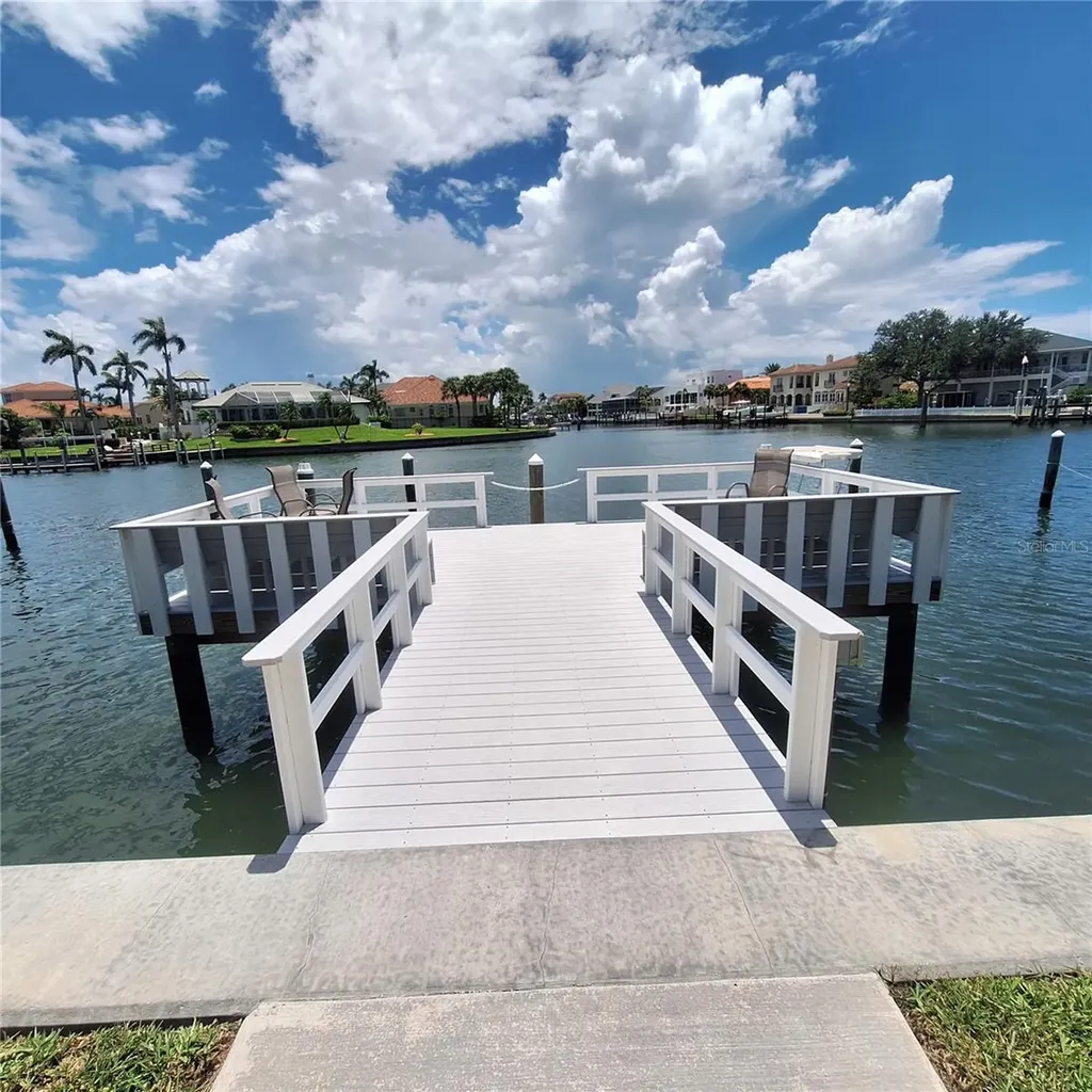 719 Pinellas Bayway S Tierra Verde FL 33715