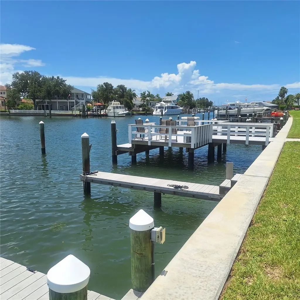 719 Pinellas Bayway S Tierra Verde FL 33715