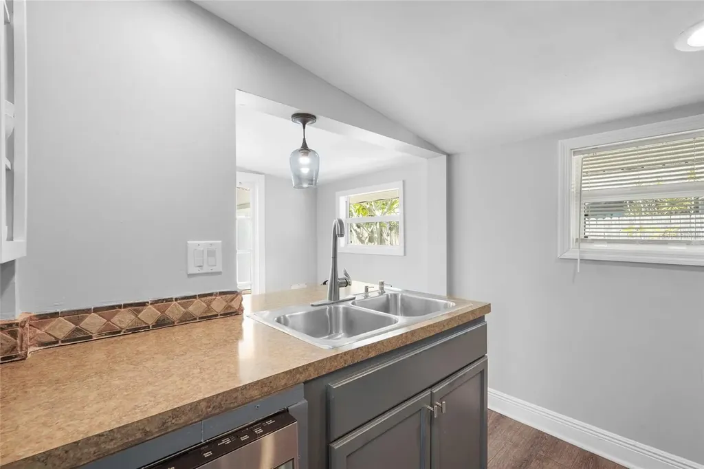 2705 2nd Avenue W Bradenton FL 34205