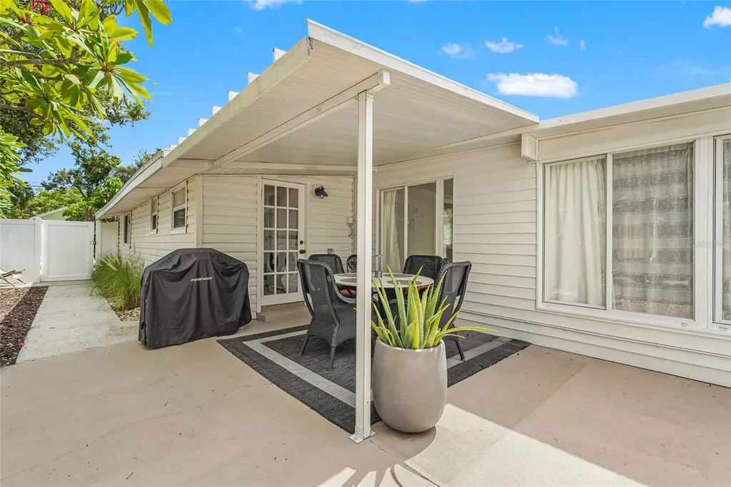 2705 2nd Avenue W Bradenton FL 34205