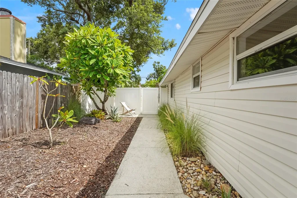 2705 2nd Avenue W Bradenton FL 34205