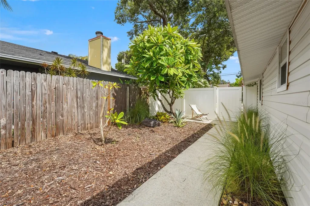 2705 2nd Avenue W Bradenton FL 34205