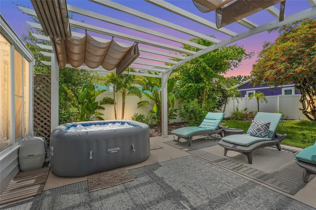 2705 2nd Avenue W Bradenton FL 34205