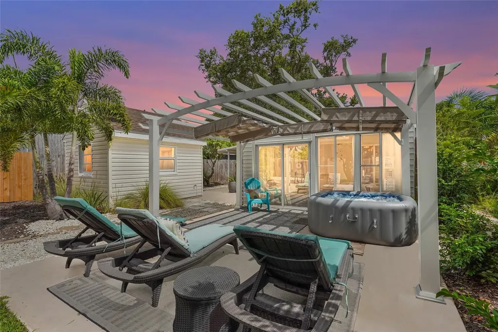 2705 2nd Avenue W Bradenton FL 34205