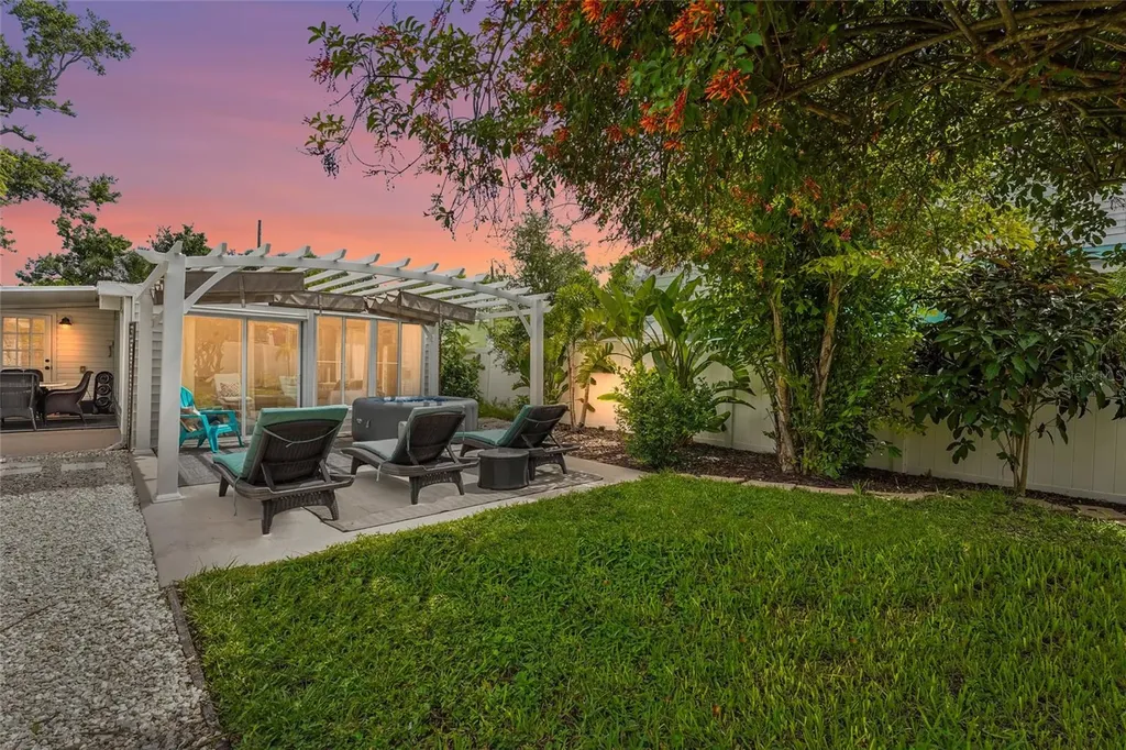 2705 2nd Avenue W Bradenton FL 34205
