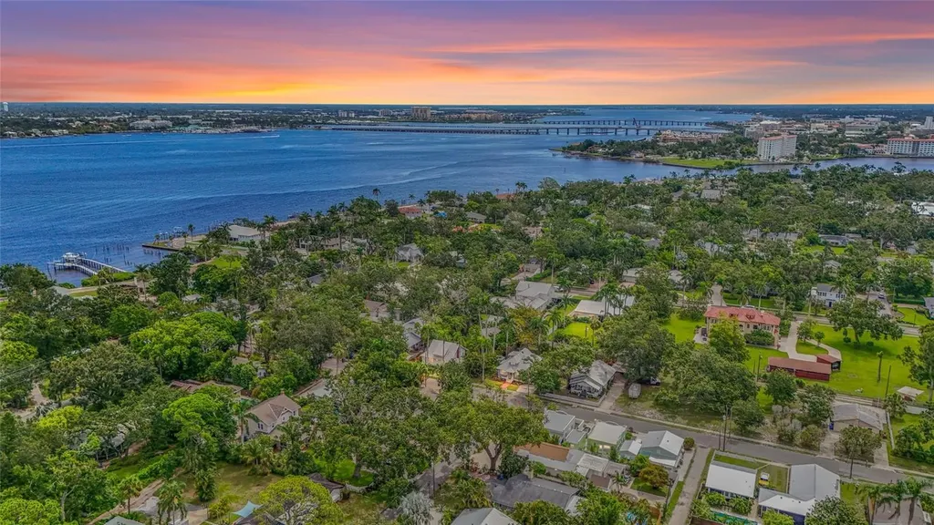 2705 2nd Avenue W Bradenton FL 34205