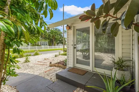 2705 2nd Avenue W Bradenton FL 34205