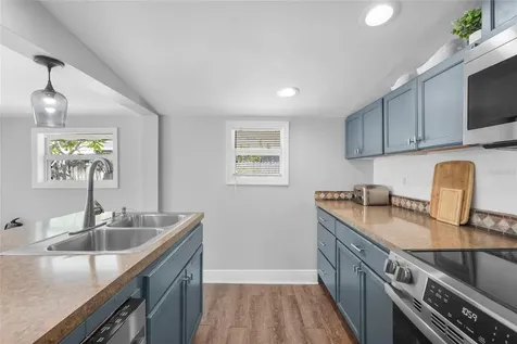 2705 2nd Avenue W Bradenton FL 34205
